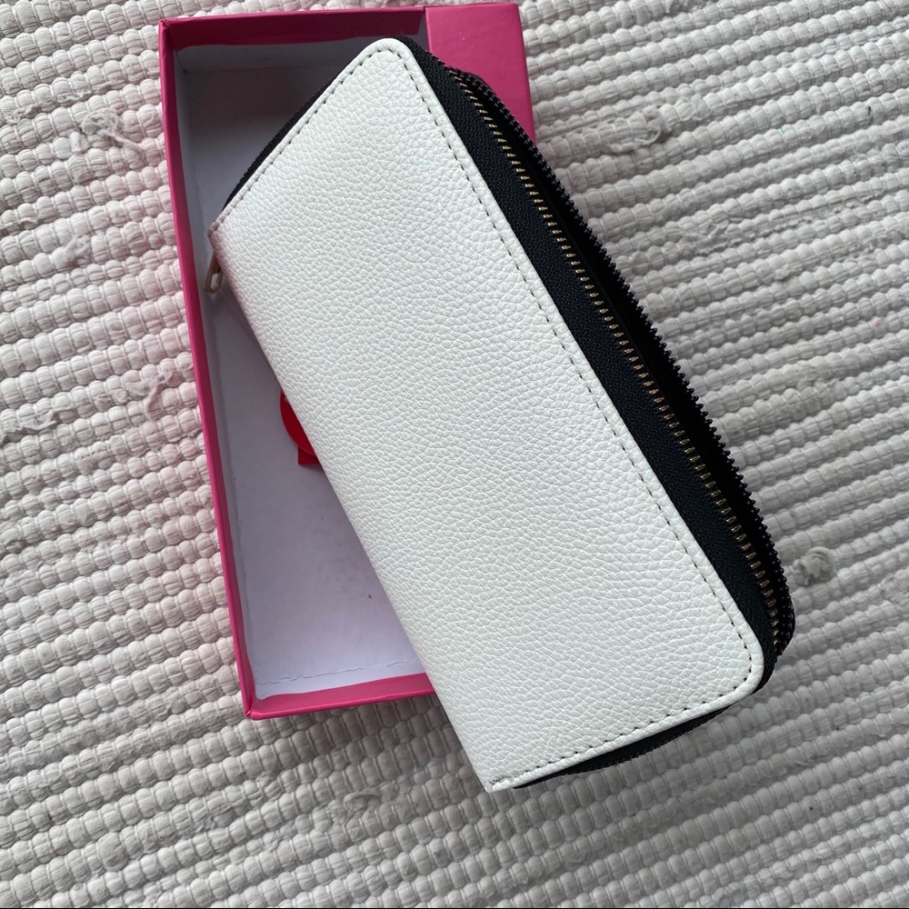 Rampage Zip Wallet Phone Holder Black White Colorblock NWT Wristlet - Picture 5 of 6